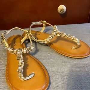 Sz 9 City Lights Bling Sandals Gold Metallic Rhinestone & Pearl Thong